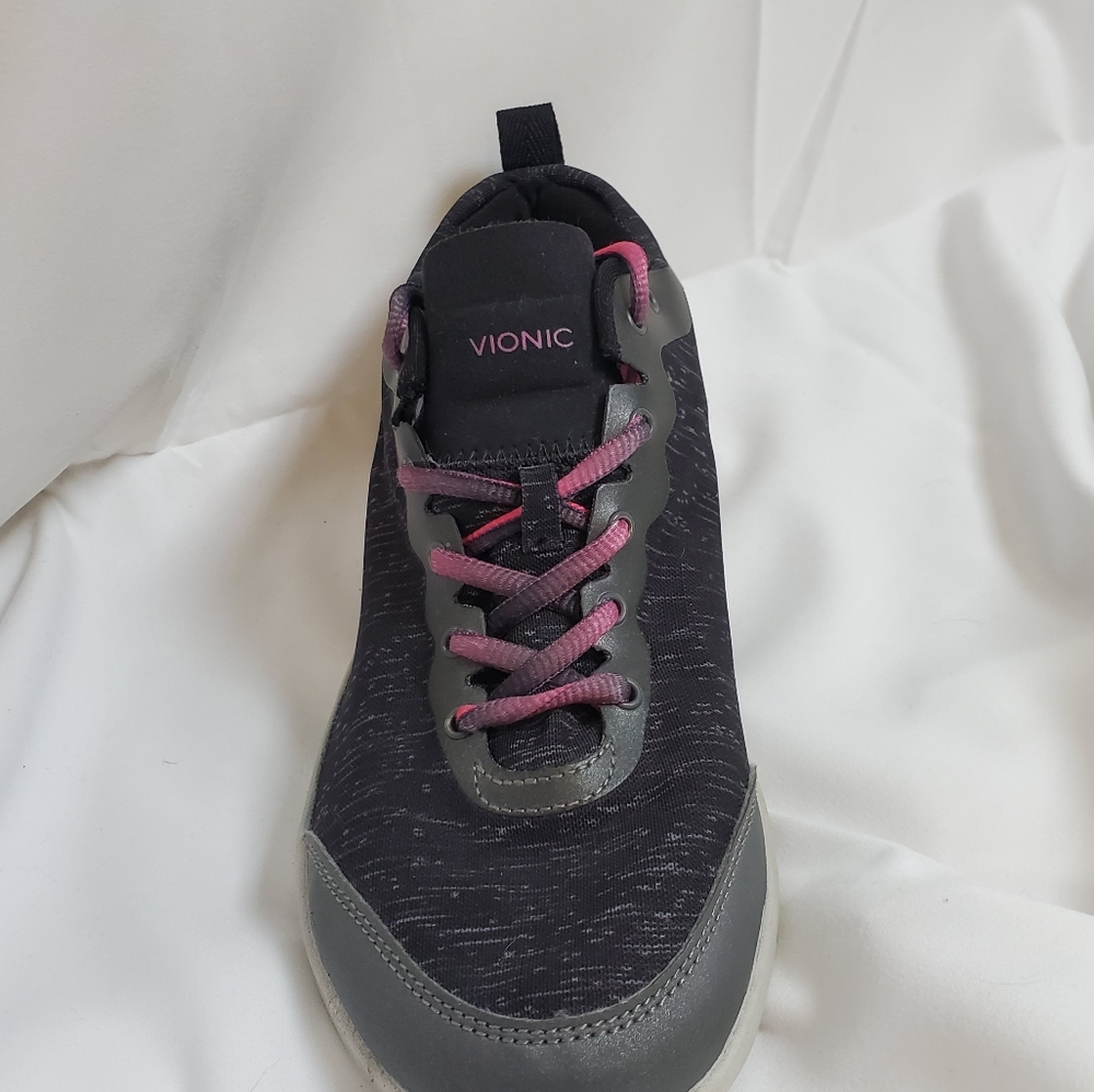 Vionic Agile Fyn black pink sneakers size 8